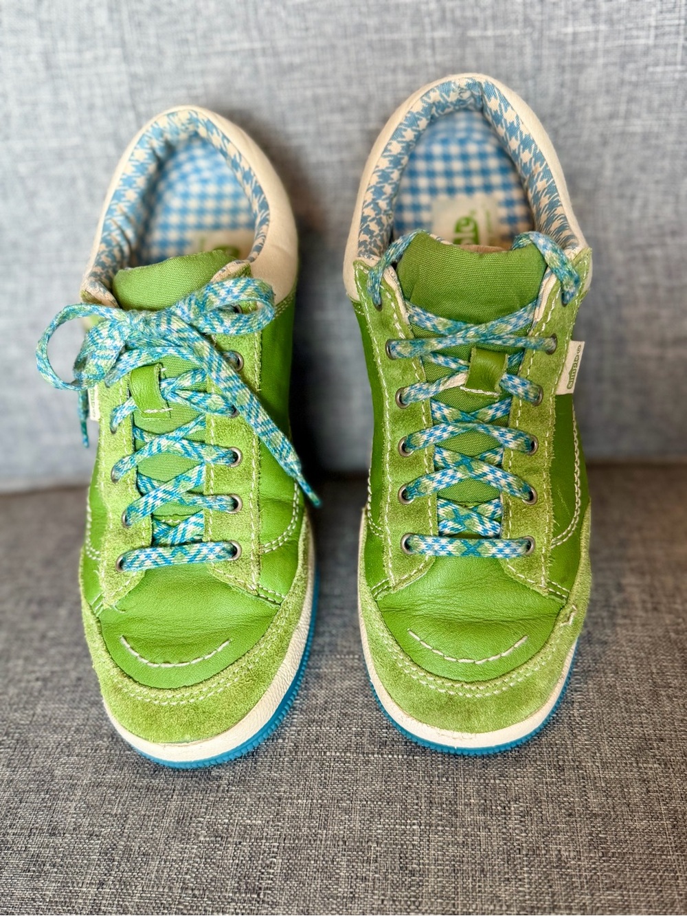 SIMPLE brand: Women's Low-Top Lace-Up Sneakers GREEN APPLEw Cream stitching. W 9
